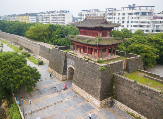 坐上这趟高铁，从赣南风光到岭南风情，只需两小时