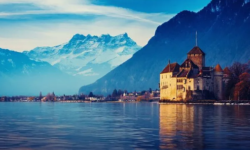 瑞士日内瓦湖——环湖集聚多产业特色小镇