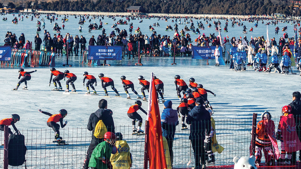 以北京冬奥会筹办为契机，带动三亿人参与冰雪运动走向现实