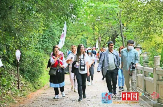 由文化和旅游部组织的2022驻华外交官“发现中国之旅”活动走进七彩云南