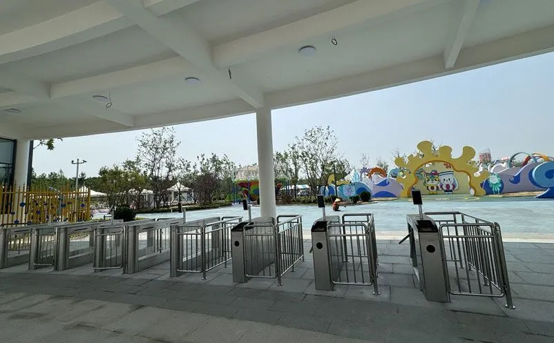 景区身份证二维码分离器读卡器应用场景：主题乐园年卡会员通道升级场景