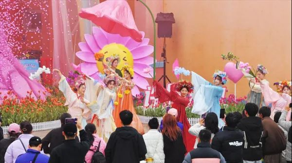 湖南多个景区纷纷推出免票、半价等妇女节优惠活动 湖南多个景区纷纷推出免票、半价等妇女节优惠活动