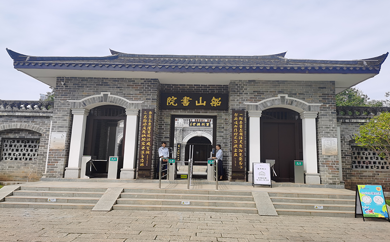 实现“多票合一”的售检票系统，彻底解决游客排队购票、重复购票等痛点问题