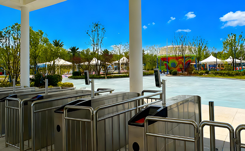 动物园票务系统：如何处理“人+车”的复杂核销场景？