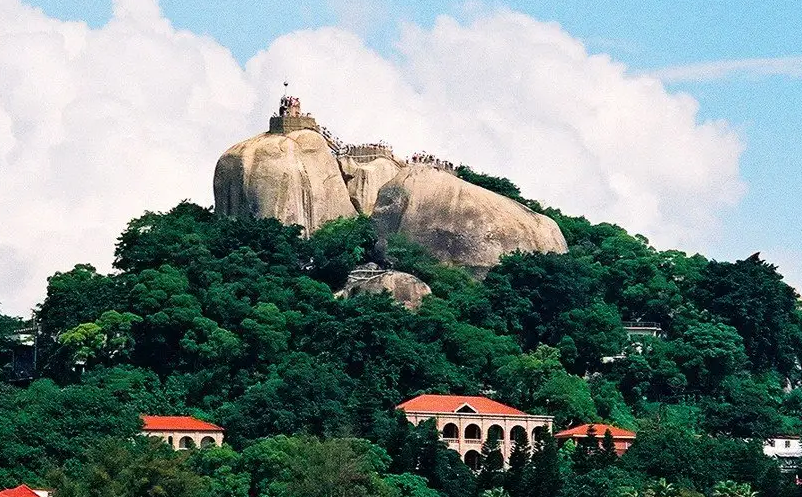 在疫情防控常态化态势下,全域旅游加快智慧旅游的建设步伐